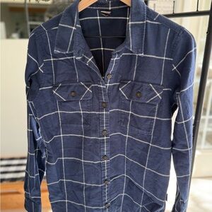 Patagonia Women’s Organic Cotton Mid-weight Fjord Flannel